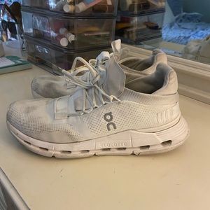 on running cloudnova sneakers